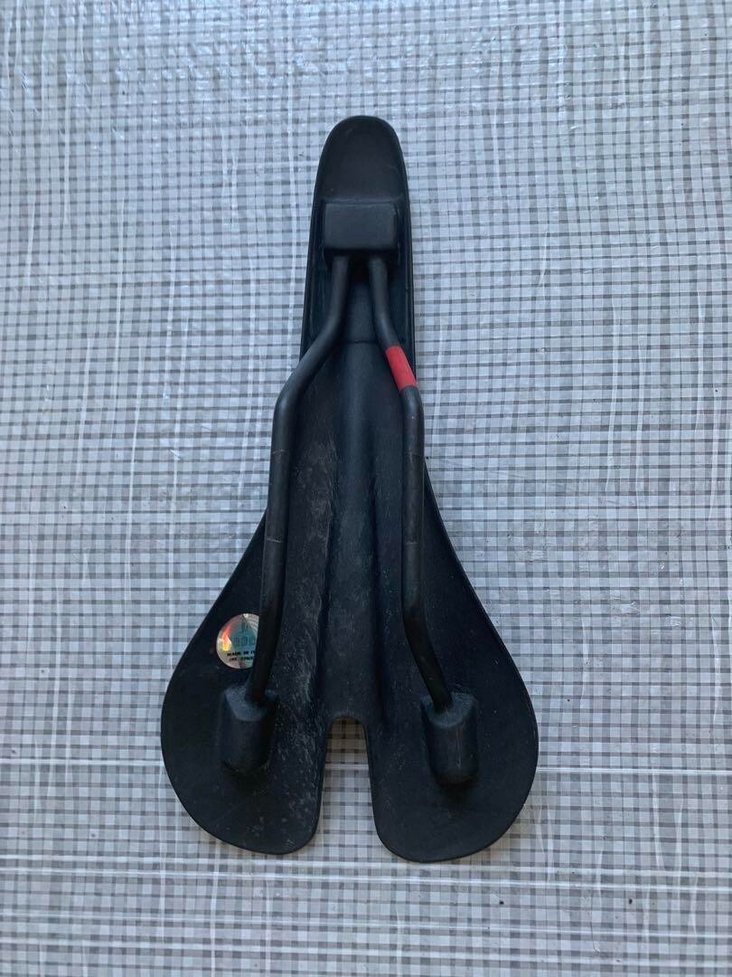 San Marco Saddle – ASPide Superleggera Carbon Black/Gold Bike Equipment