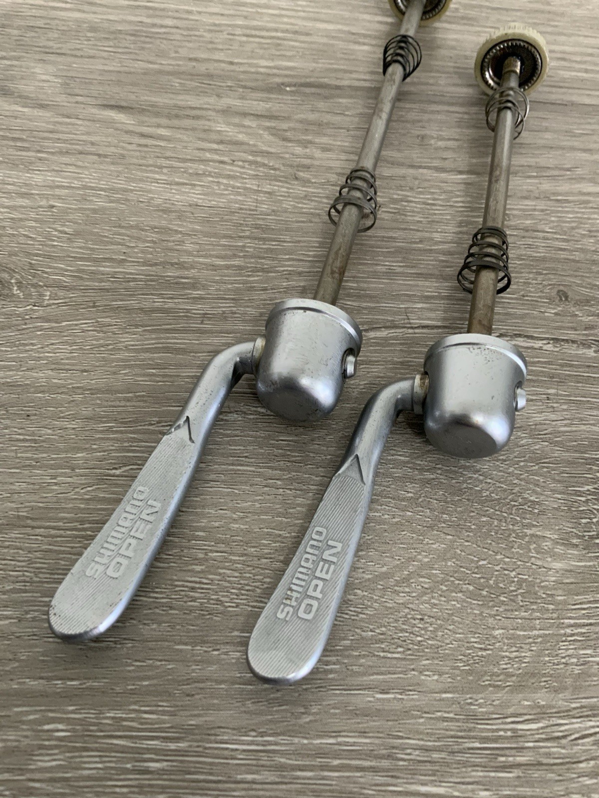 SHIMANO 105 QUICK RELEASE SKEWER SET 100-126-130 MM SPACING STEEL 166 GRAMS