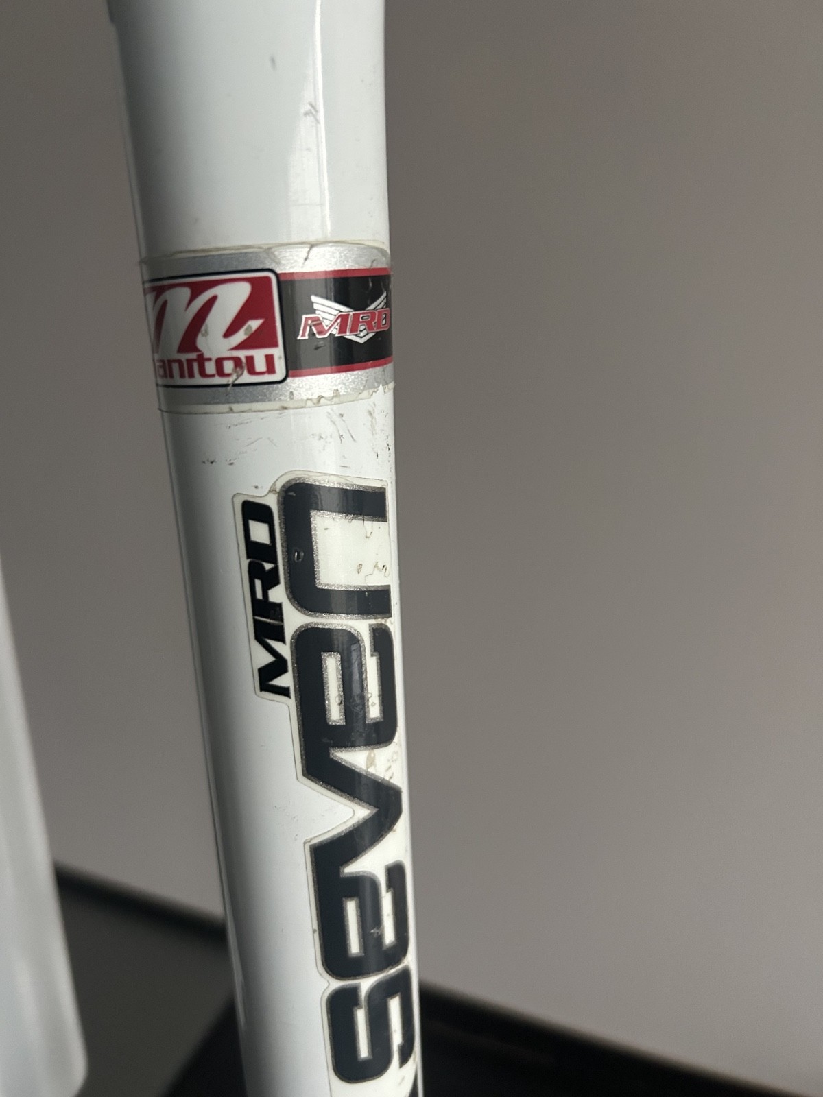 Manitou R-Seven MRD ABSOLUTE ABS+ 100mm 26″ Fork QR DSC TOP MODEL White