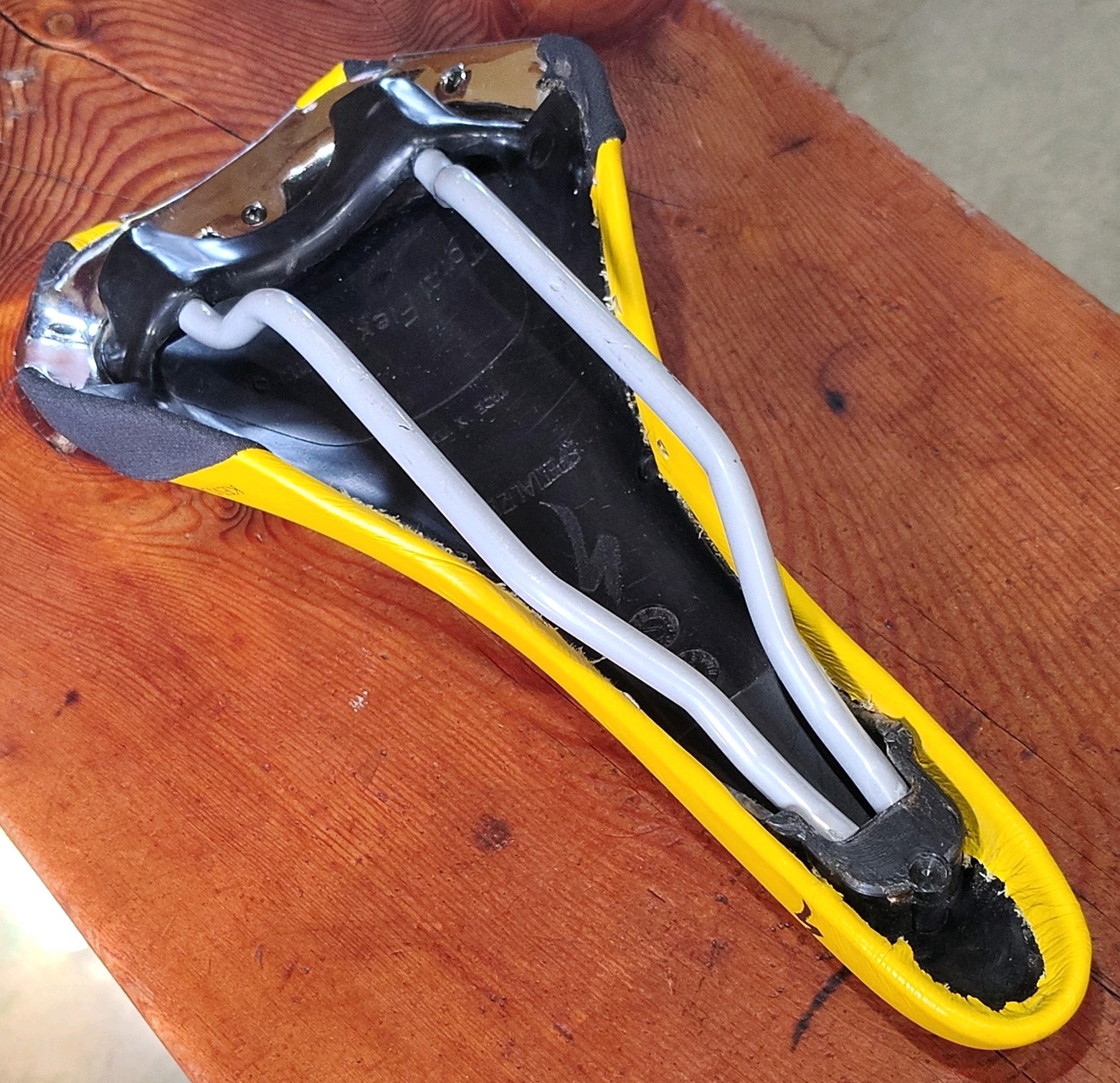 Specialized Revolution Prolong Total Flex Control Saddle Yellow Made in Italy