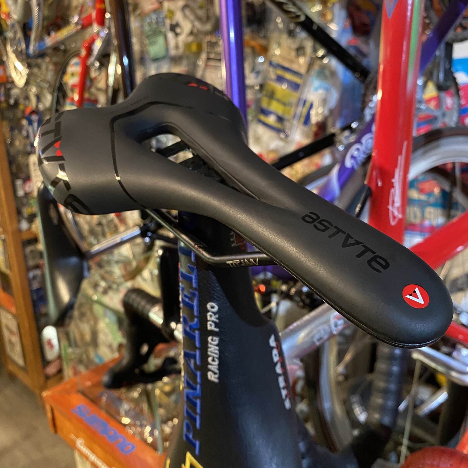 ASTUTE SKYLAB TITAN V SADDLE – MADE IN ITALY – NEW TAKE OFF – MOUNTAIN ROAD BIKE