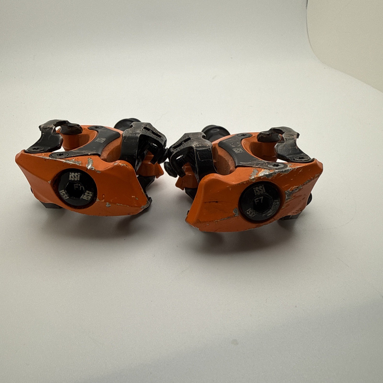 iSSi Flash dual sided SPD clipless MTB pedals in Orange