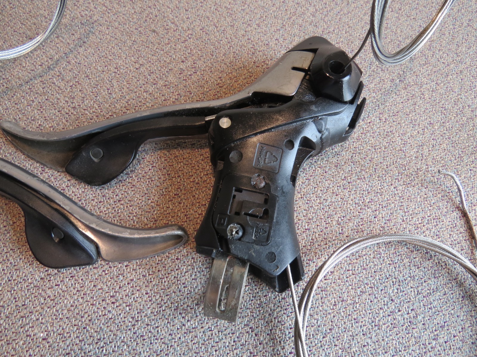 An Excellent- And Ugly – 3×10-Spd Shimano Sora Shifting Brake Lever Set + Cables