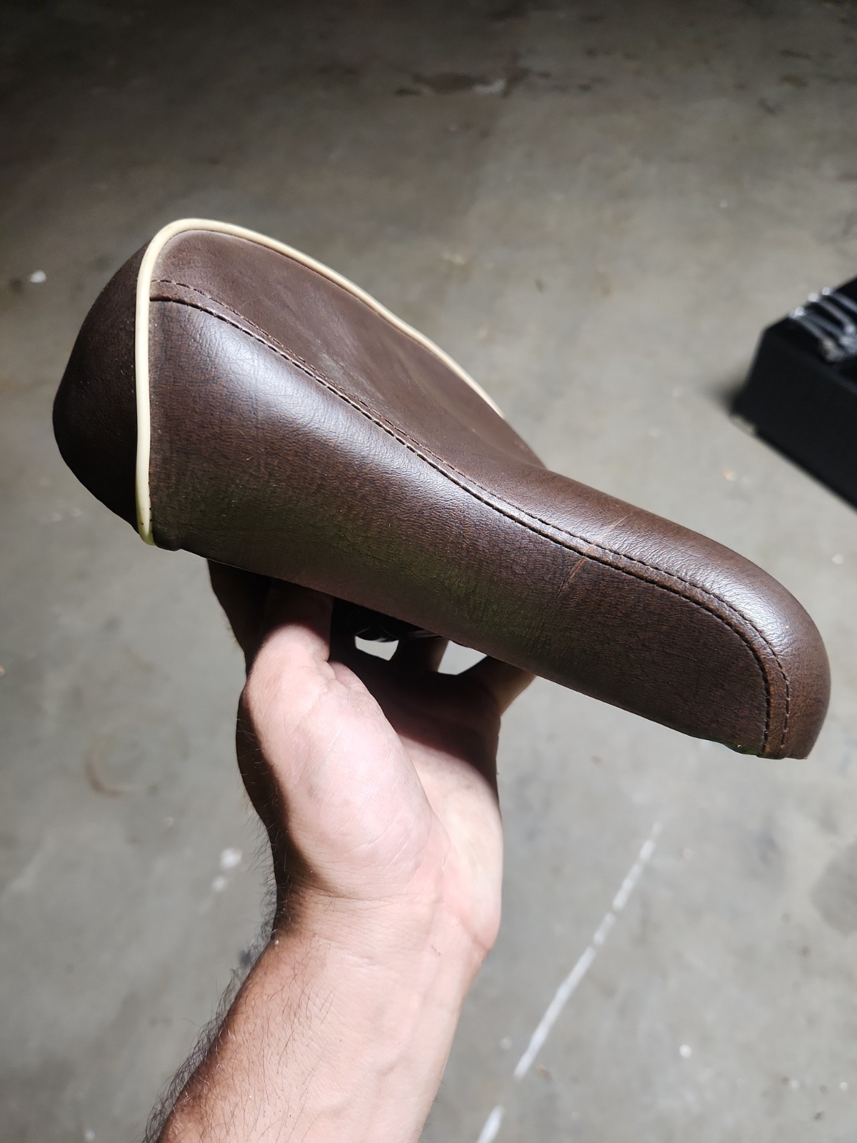 Vintage Huffy Beach Cruiser Spring Seat Brown Great Condition