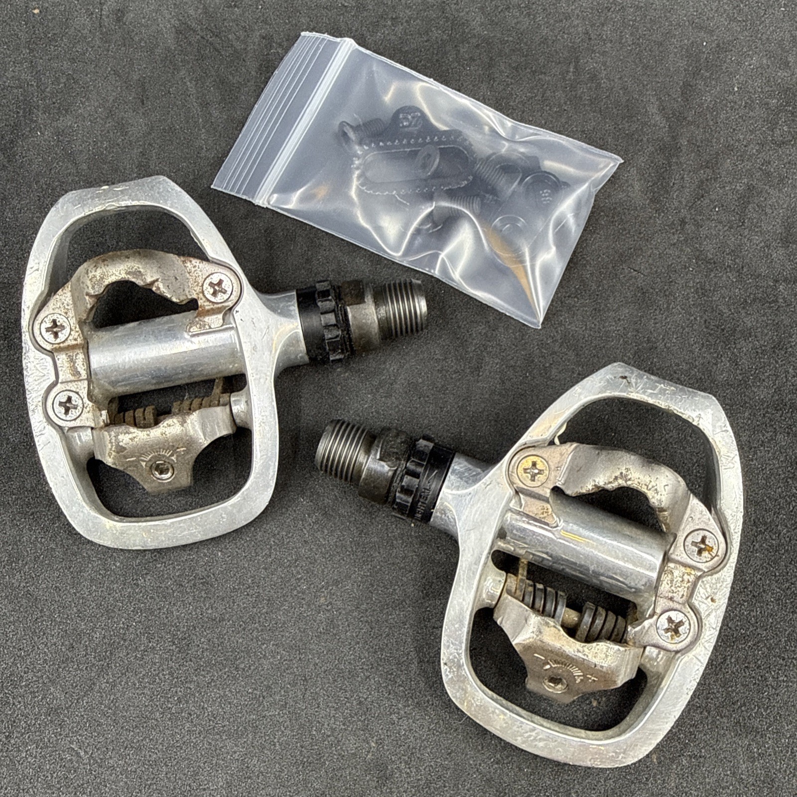 Shimano PD-A520 Silver Road Clipless SPD Cleat Pedals GOOD USED NEW CLEATS!