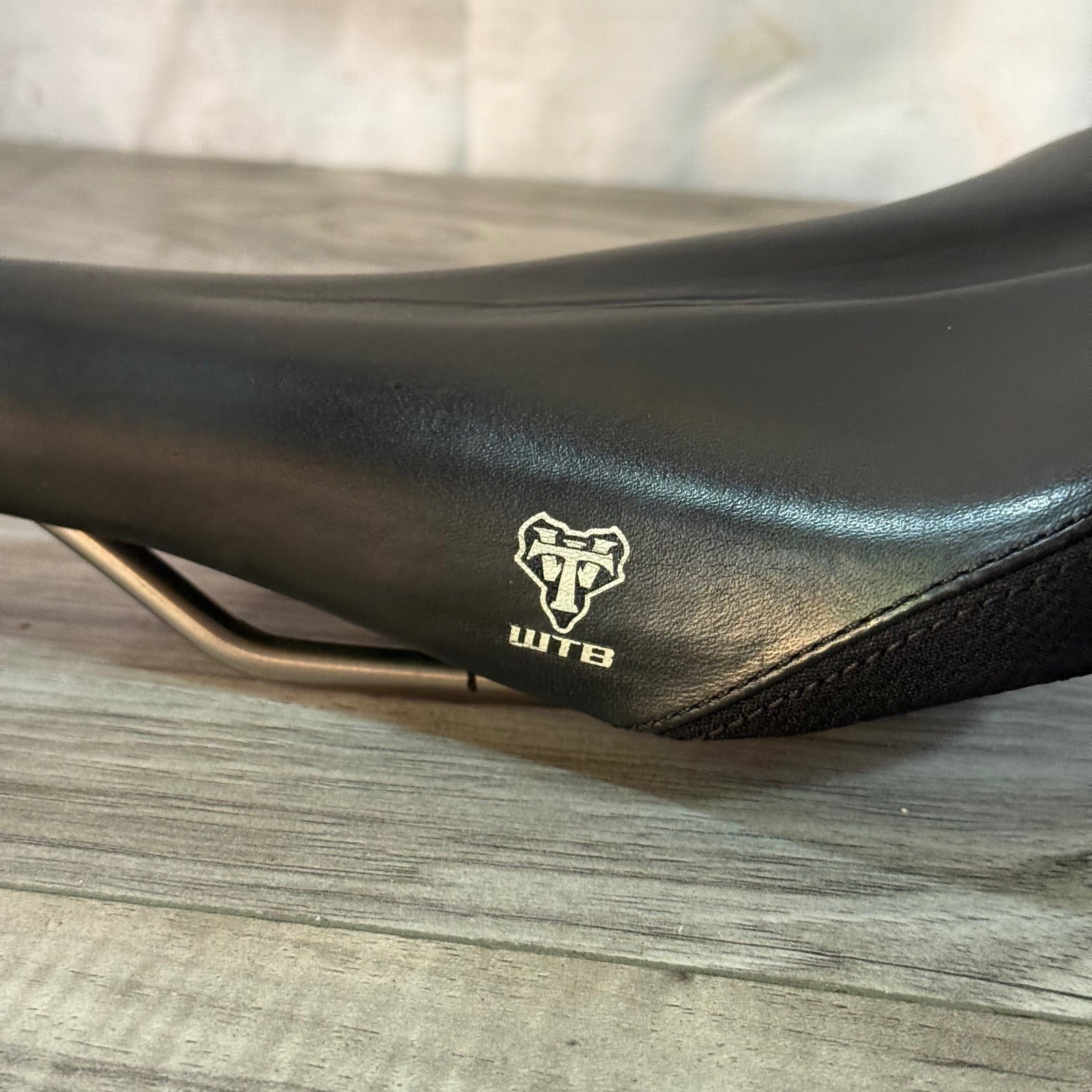 WTB Rocket V Saddle Black Leather Titanium Rails 132 x 270 CLEAN