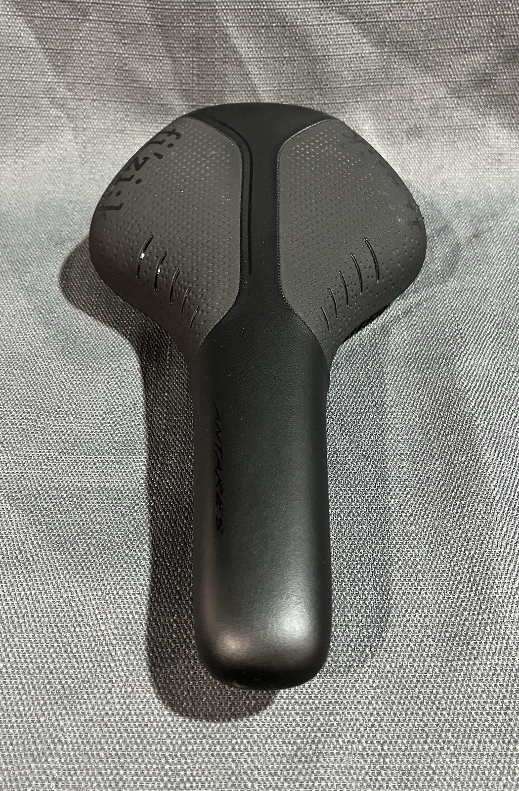 Fi’zi:k Antares R1 Saddle Large 152mm 275mm Braided Carbon Rails 7×9 Road Bike