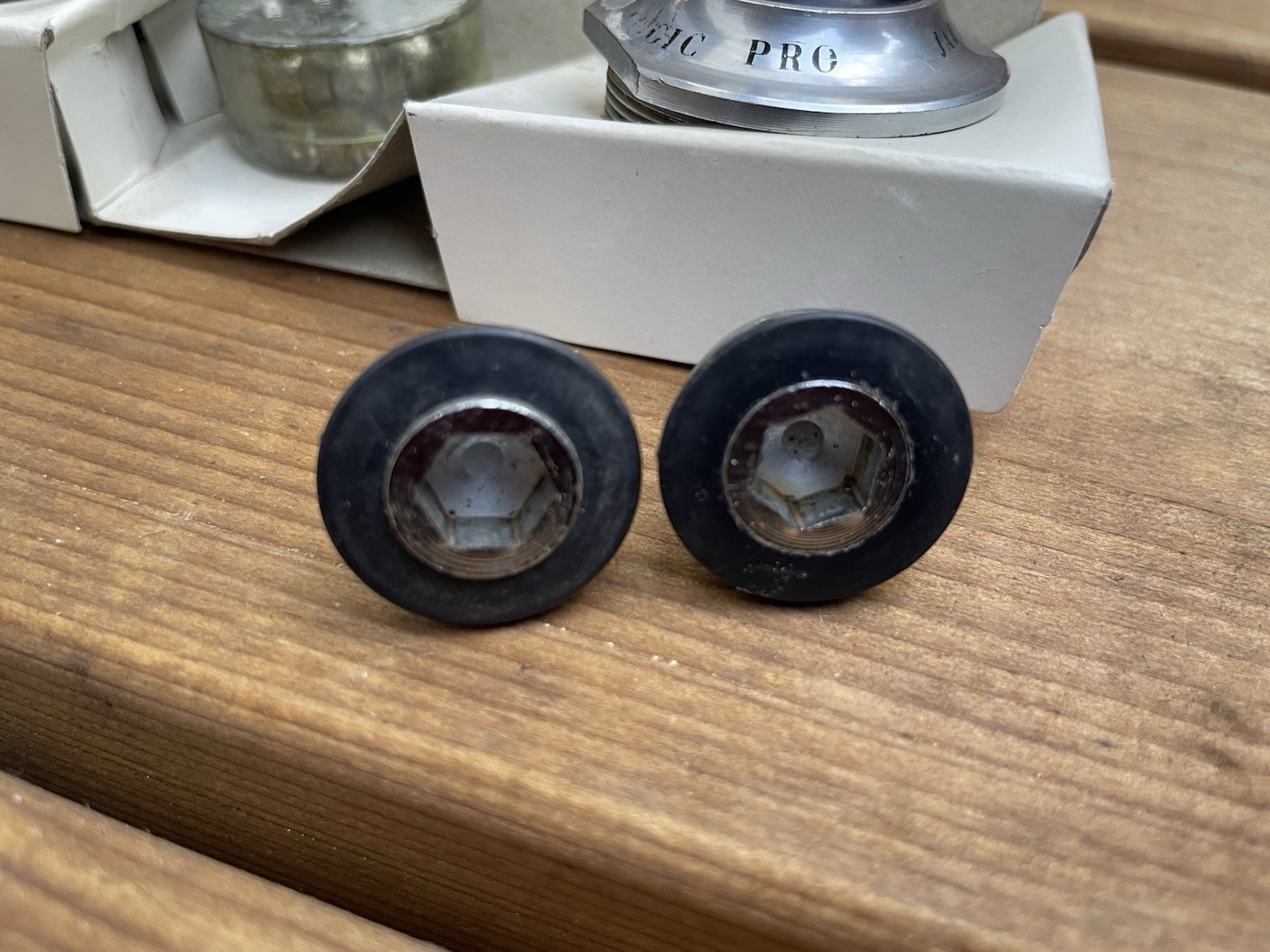 VINTAGE RITCHEY LOGIC PRO 123 SQUARE SPINDLE THREADS BEARINGS 1.37x24T