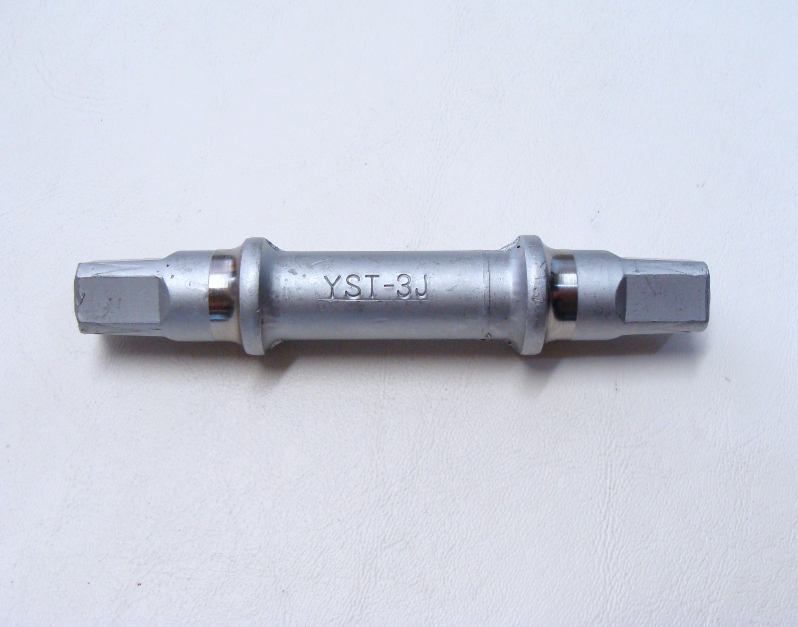 ~ NOS YST Road Bike CroMo Three Piece Bottom Bracket Axle Spindle 113.5mm 3J ~