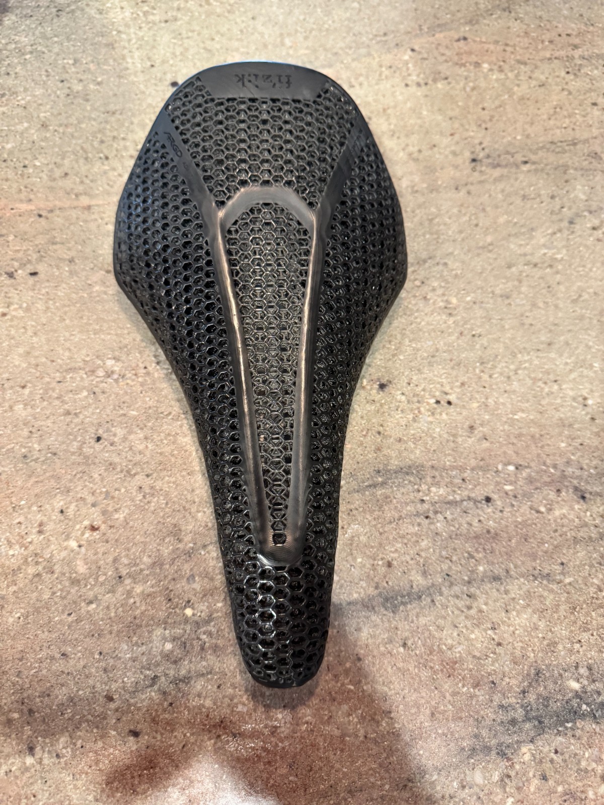 EUC Fizik Argo Vento Adaptive 00 7x9mm Mobius Carbon Rails 140mm 3D Saddle
