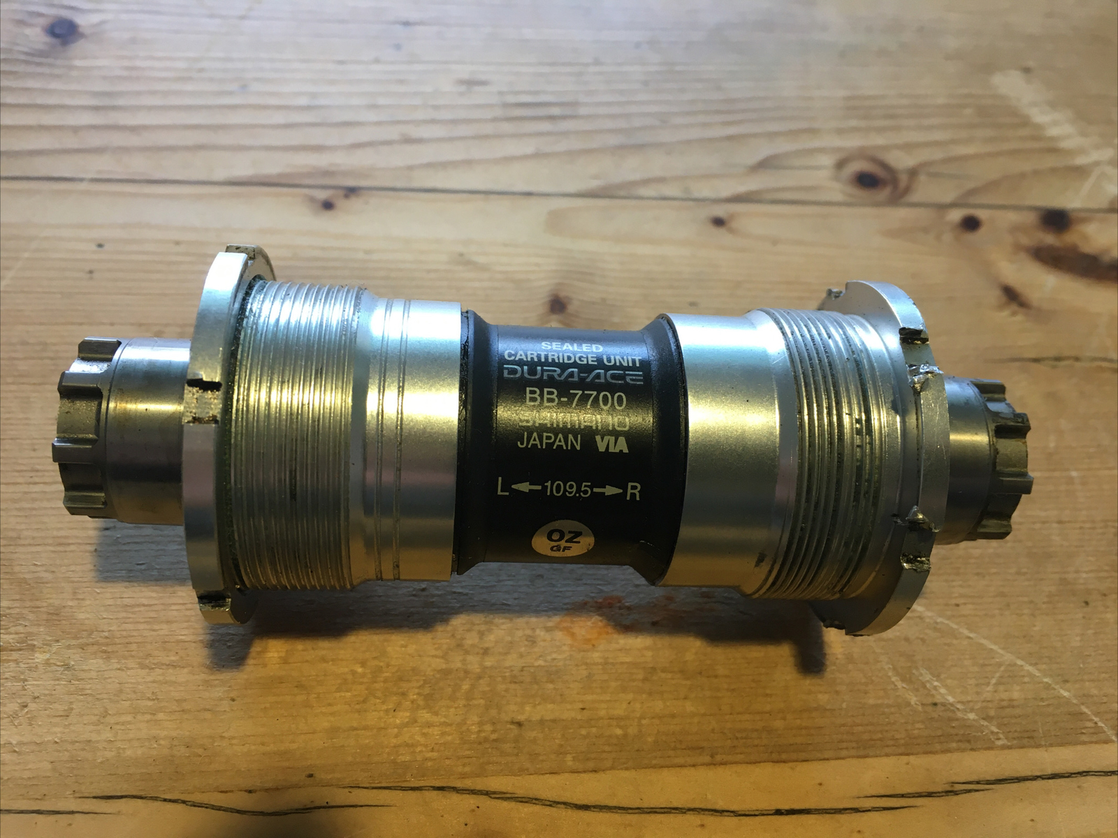 Shimano Dura Ace BB-7700 Octalink 109.5 mm Bottom Bracket 9 speed Italian
