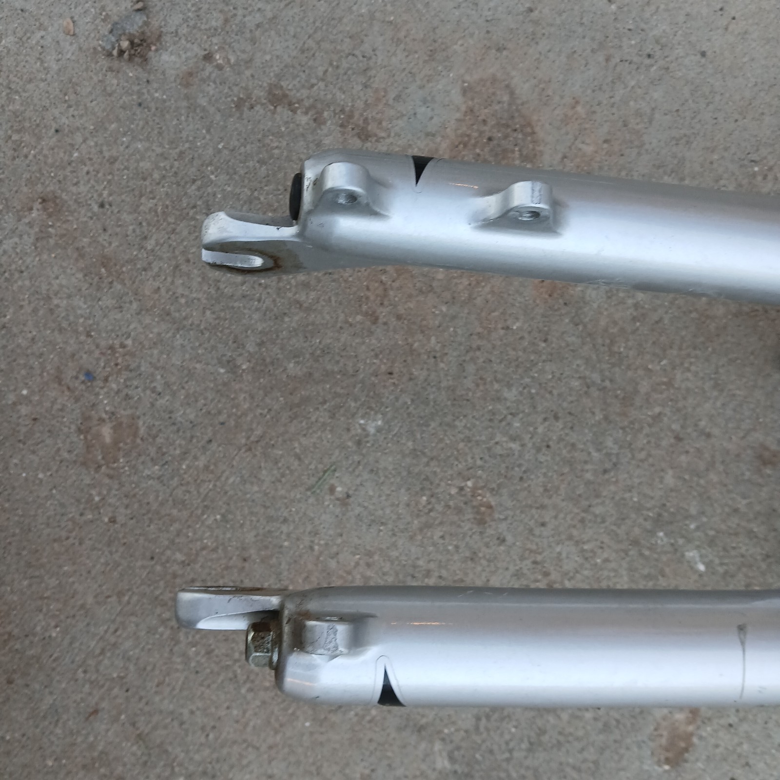 SR Suntour Suspension Fork 24.5” SF11-XCT-JR-24 from a Specialized Hotrock