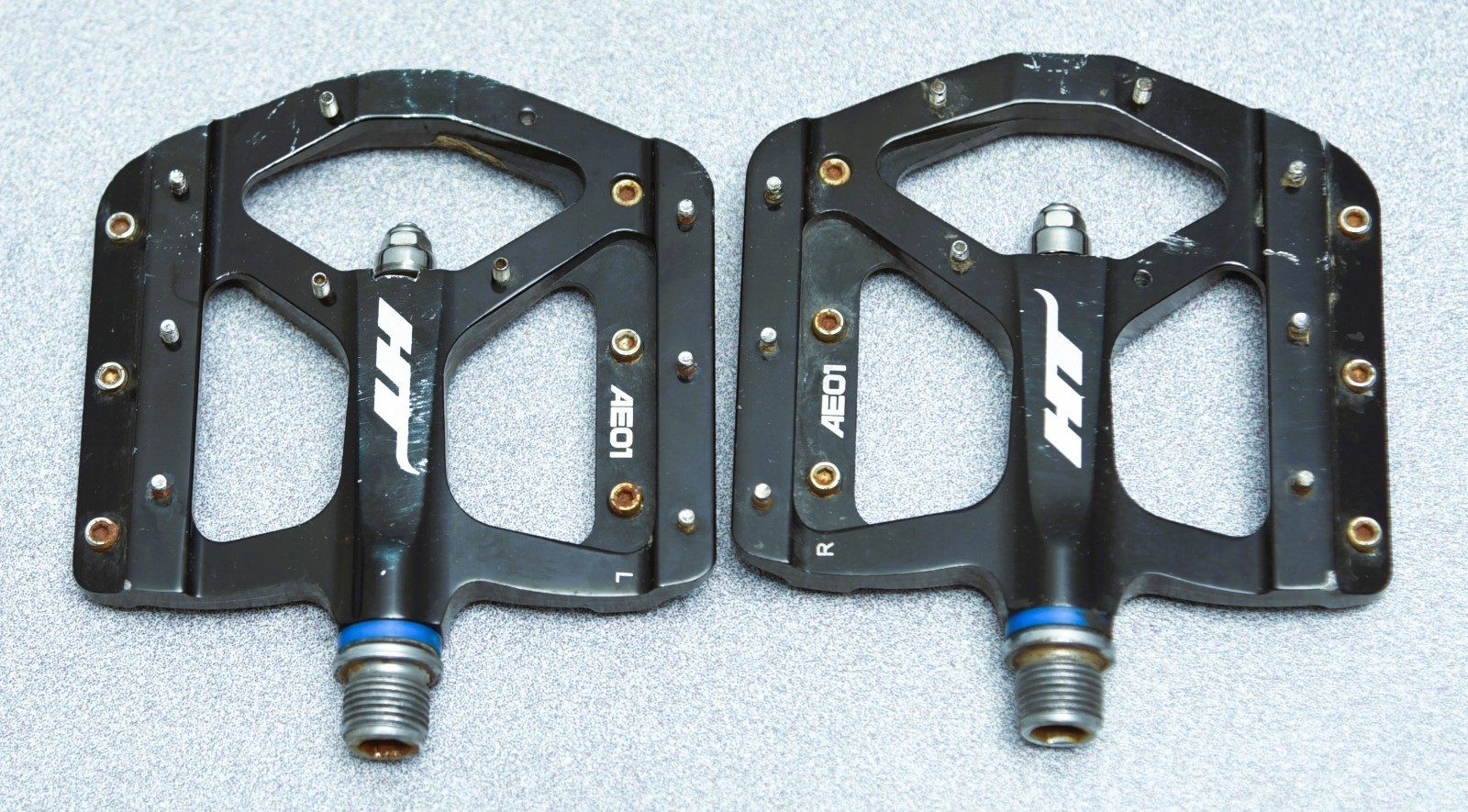 HT Components AE01 Flat Pedals -LEFT PEDAL DAMAGED, RIGHT PEDAL IS GOOD-