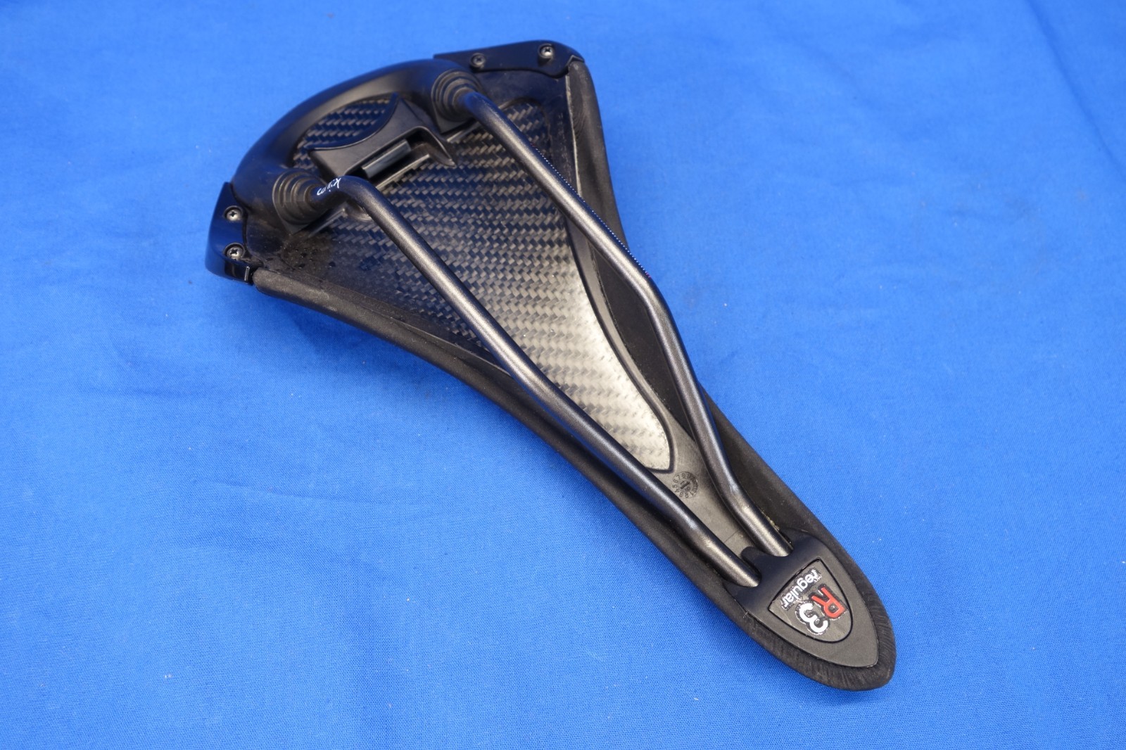 Fizik Aliante R3 Bike Saddle, Bicycle Seat, Kium Titanium Ti Alloy Rails