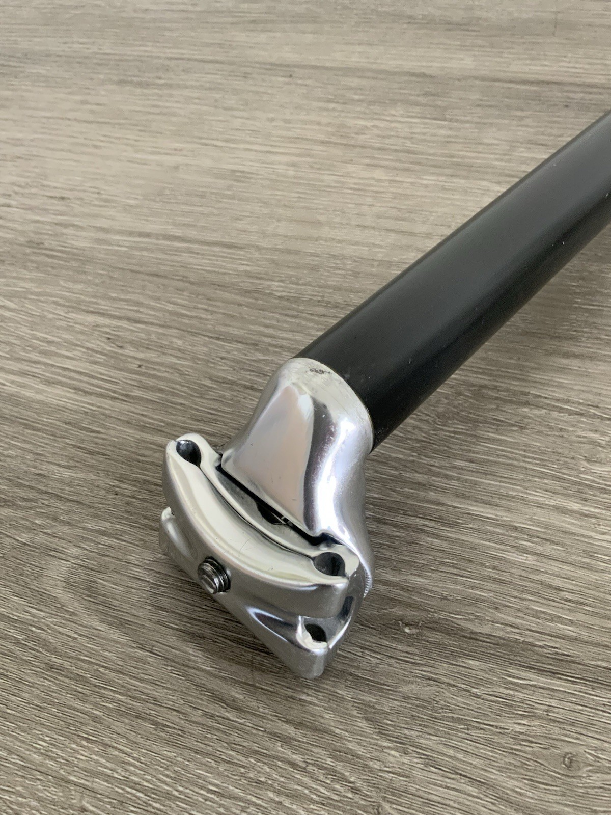 ALPHA SERIES CARBON SEAT POST 27.2 MM x 250 MM 214 GRAMS