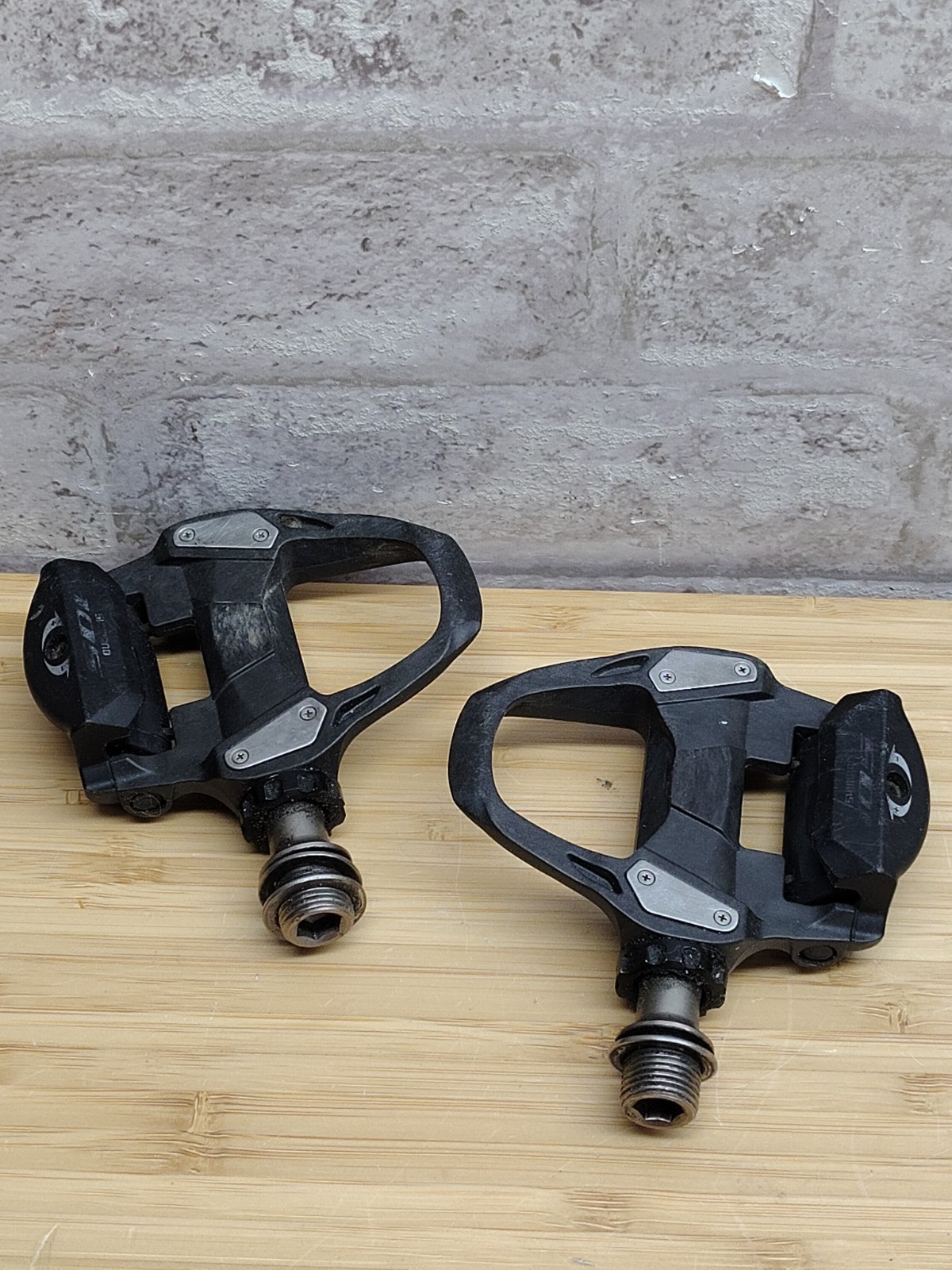 Shimano 105 PD-R7000 Carbon Fiber SPD-SL Clipless Pair Pedals Road Bike Black