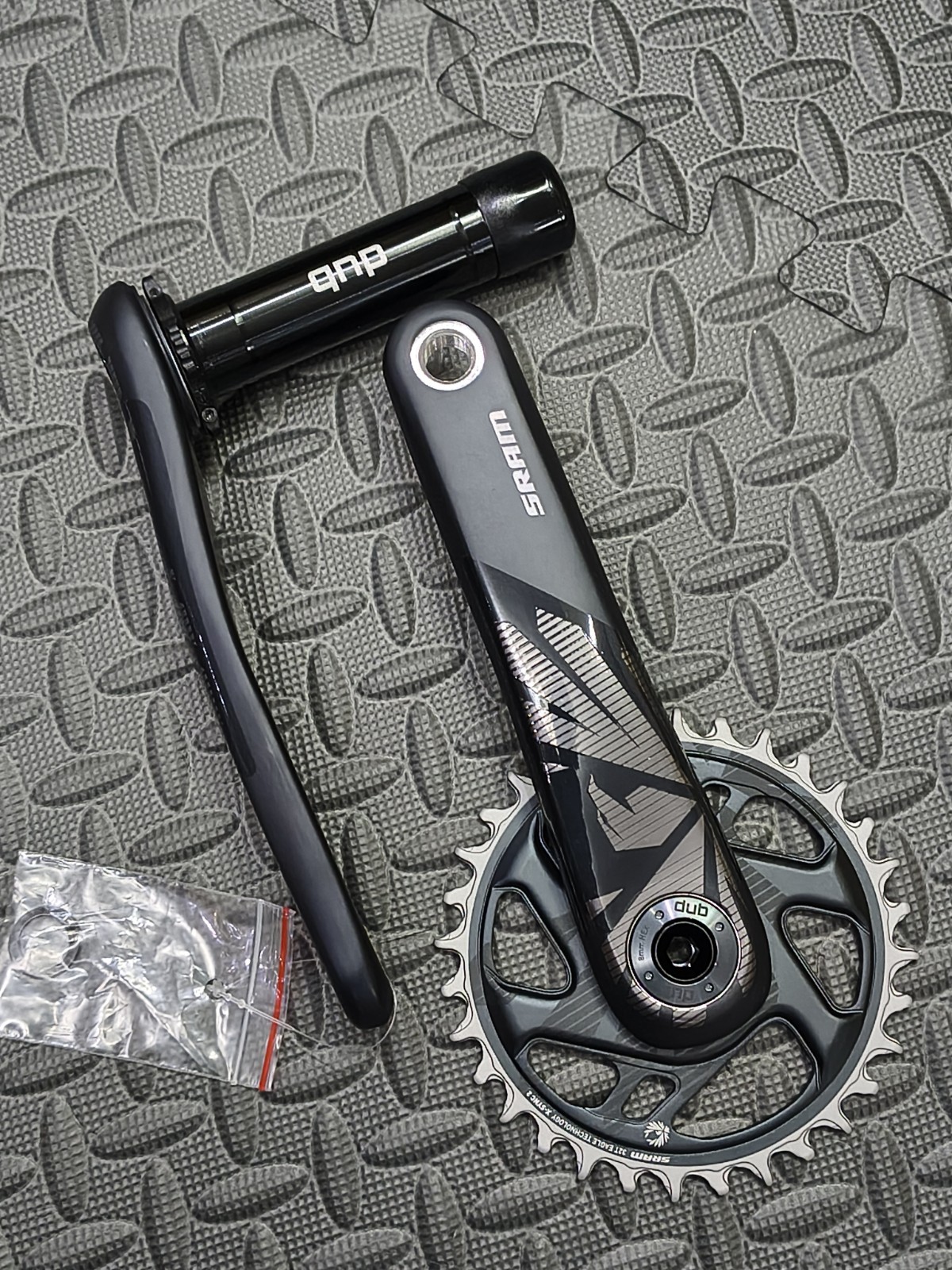 SRAM X1 Eagle DUB Carbon Crankset 175mm 32T 3mm Boost 12-Speed