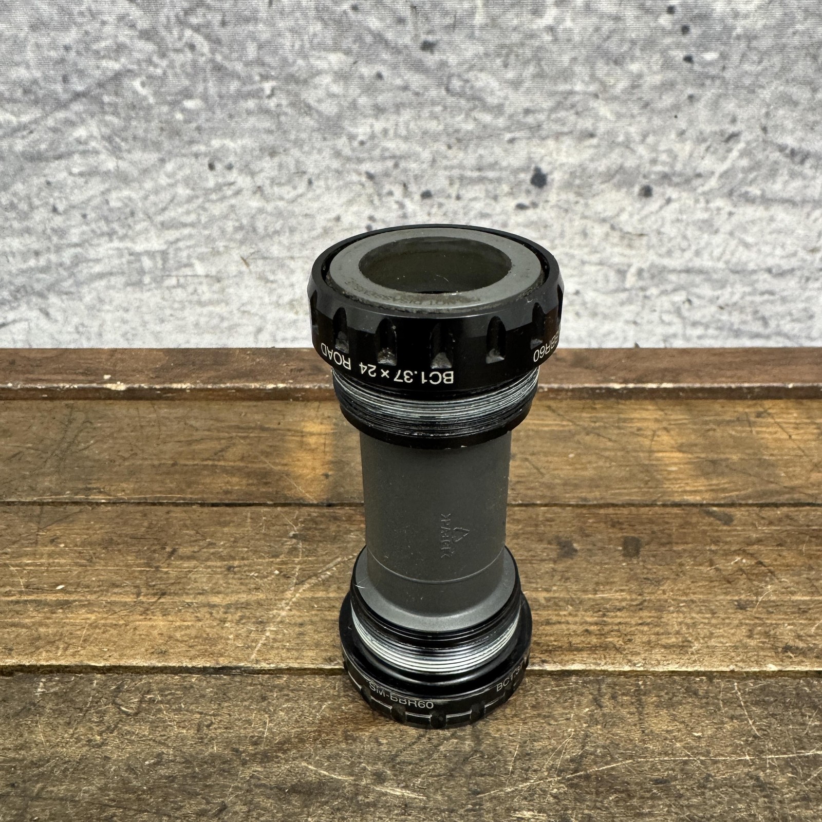 Shimano Bottom Bracket SM-BBR60 68mm BSA 1.37×24 Road Hollowtech II Black
