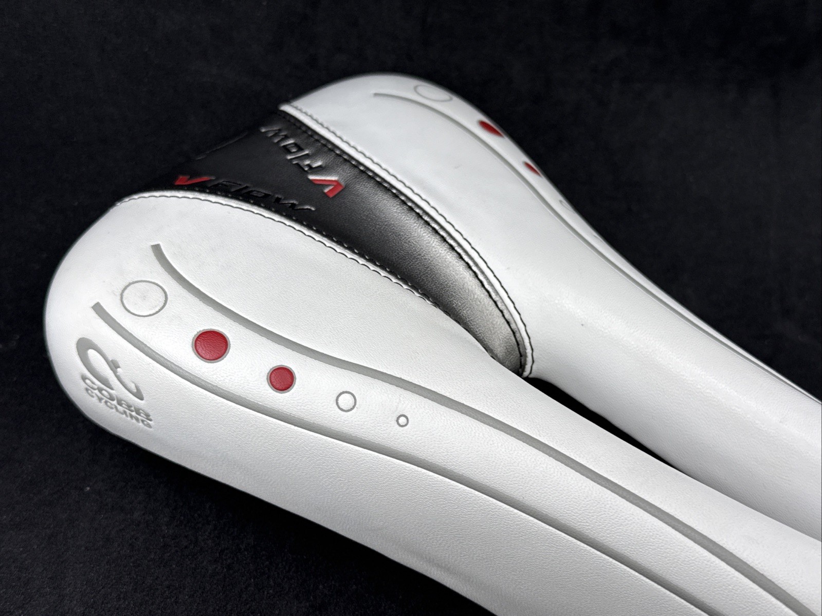 Cobb PLUS White Silver Red 132mm Hollow Cro-Mo Rail Road Cutout Saddle 302 Grams