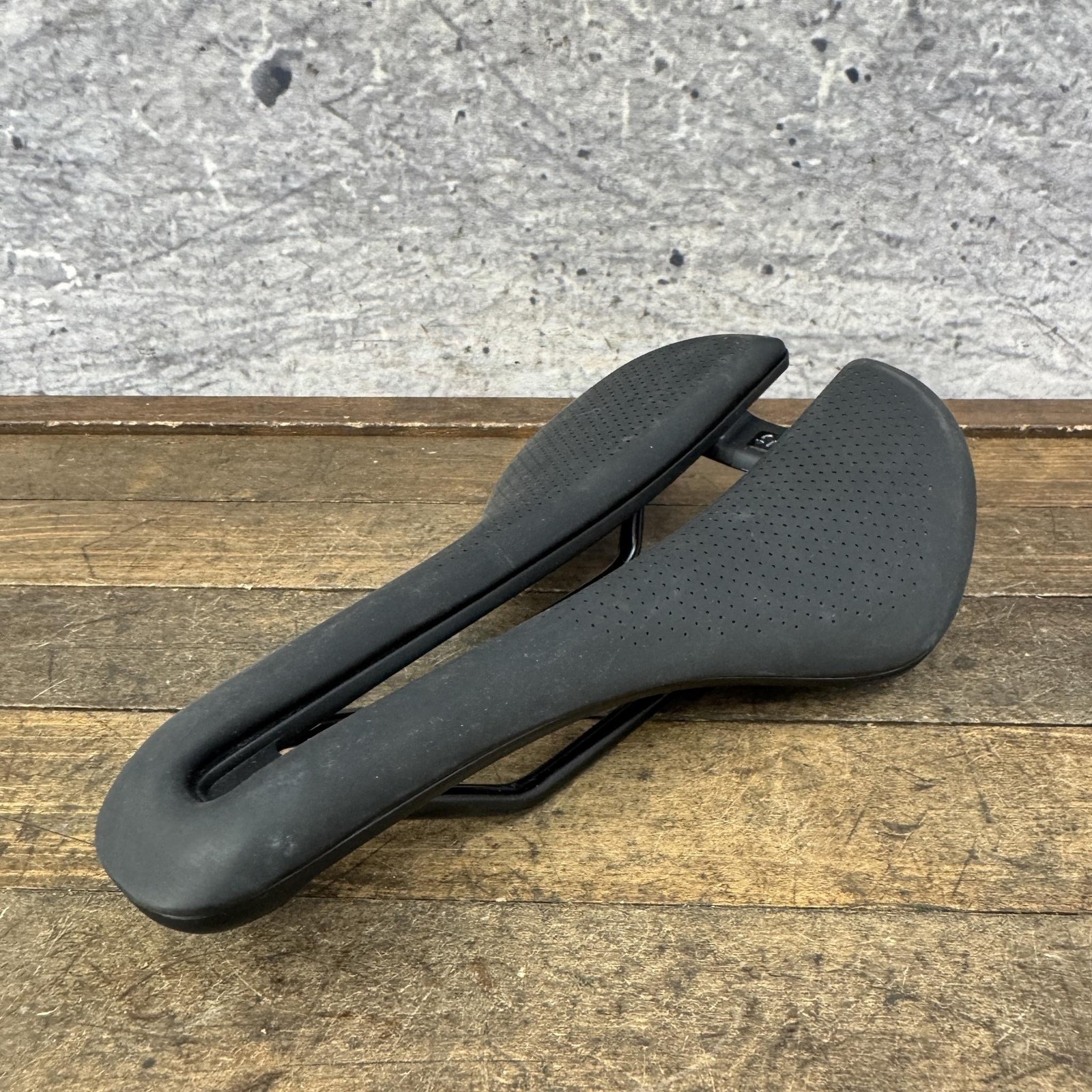 Bontrager Aeolus Elite Bicycle Saddle 145mm Seat Black Short Road TT Cutout