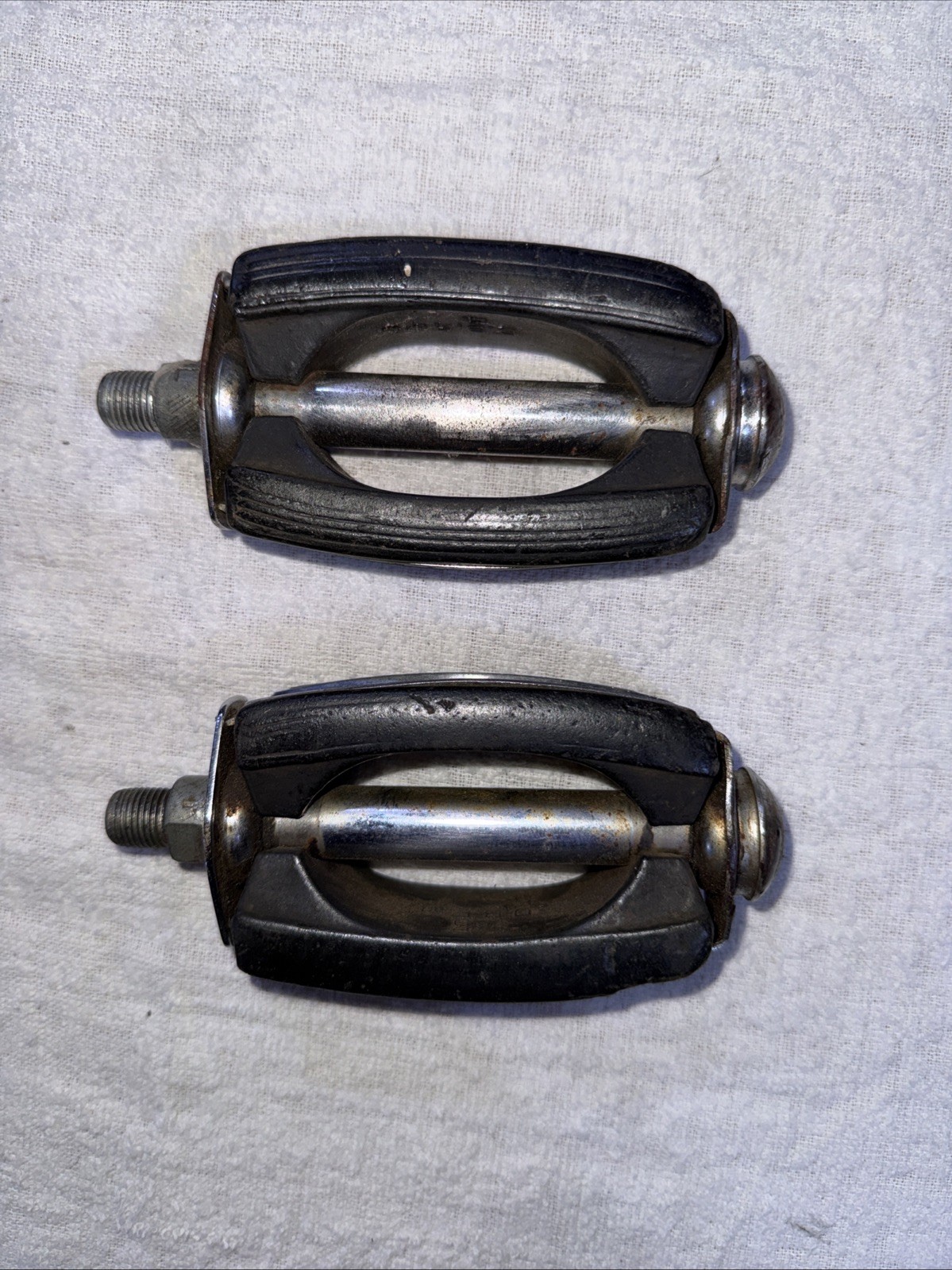 Vintage Schwinn Large Cap Bow Pedals VGC. 1960s Corvette Jaguar Fairlady Etc.