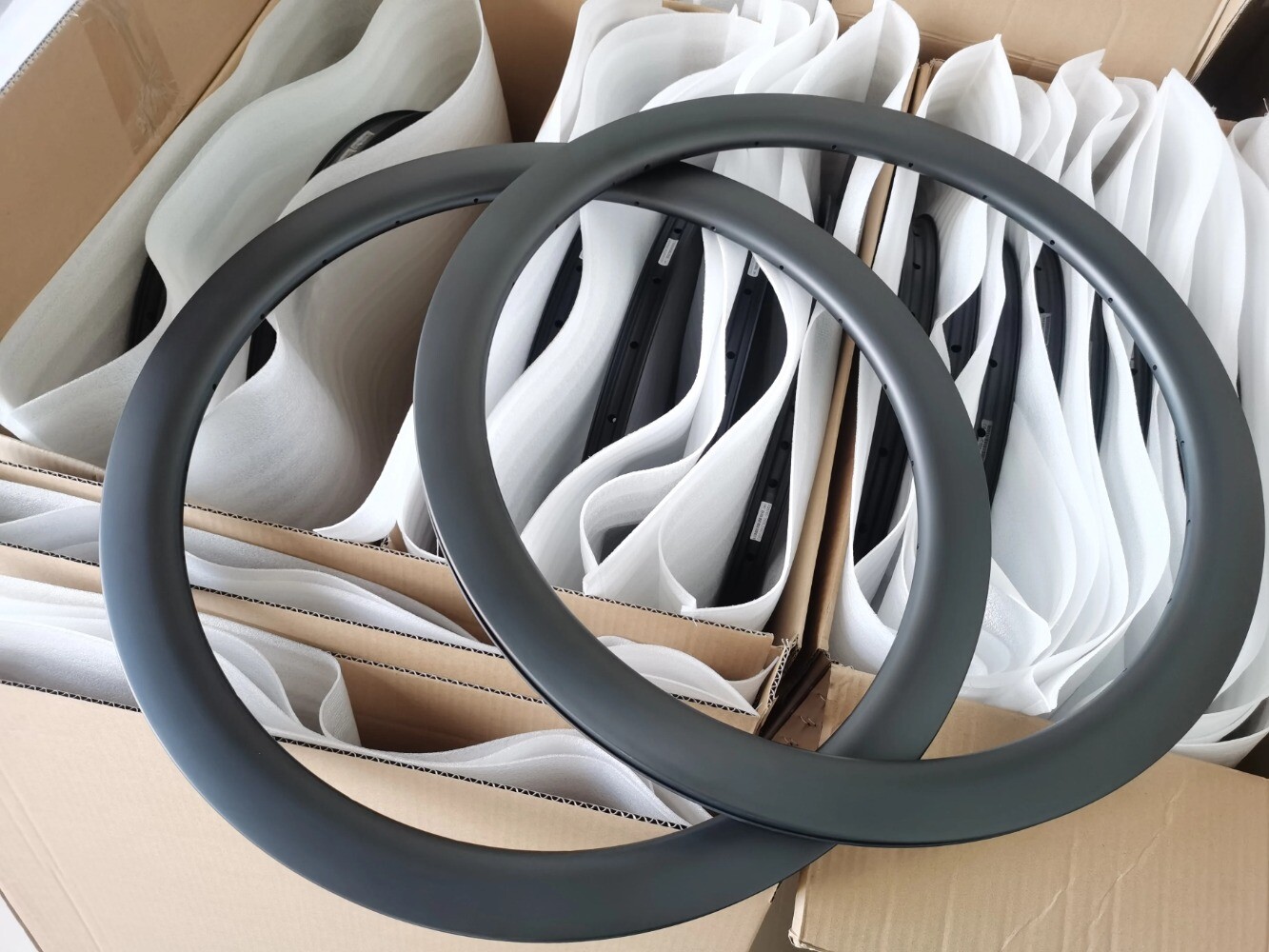 700C Super Light Carbon Rims 30mm Wide Symmetric 30mm-50mm Depth Disc Brake