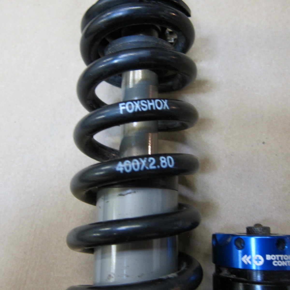 Fox Factory Series DHX RC4 Coil Shock 8.5″x 400lb x 2.80″ Boostvalve