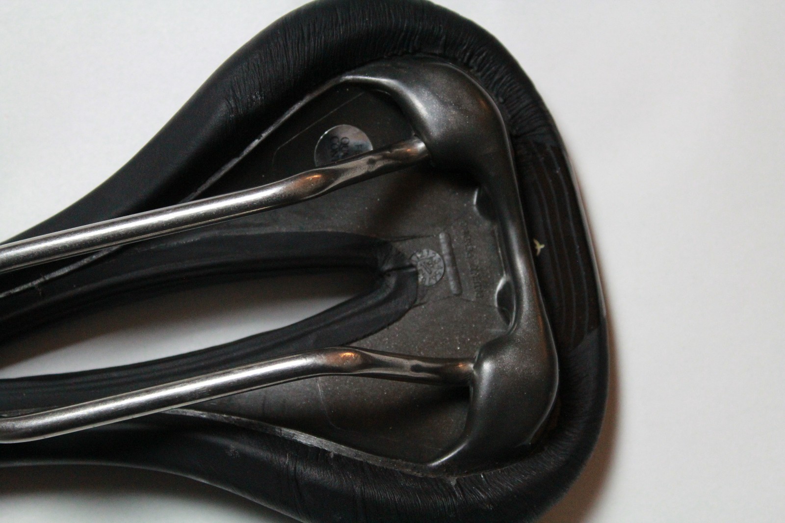 Terry Butterfly Century Womens Saddle Relief Cutaway 152x262mm Ti Rails 268 Gr