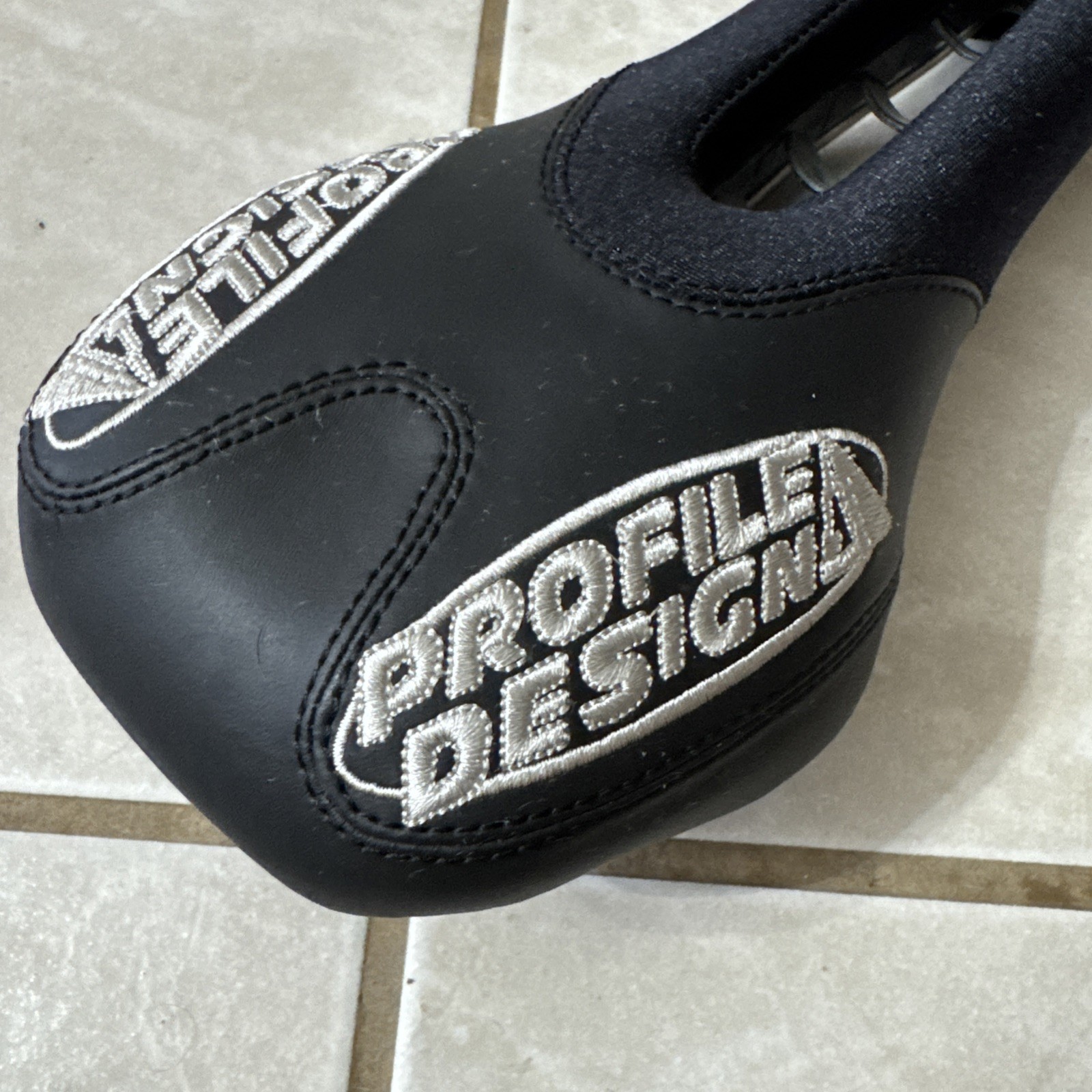 Profile Design Titanium Rail Tri Stryke Saddle Black Cutaway – Excellent