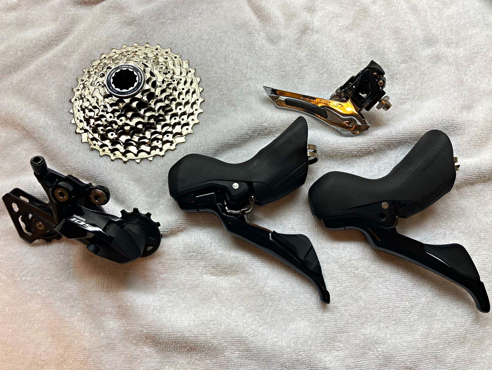 Shimano 105 Road Bike Groupset 11-Speed Shifters and Derailleurs CS-HG700-11
