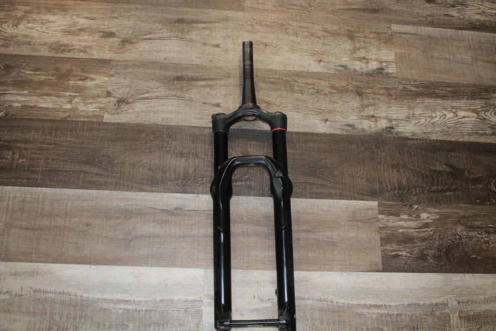 RockShox Yari 27.5in Fork 150mm Solo Air Lockout 1 1/8 Threadless boost