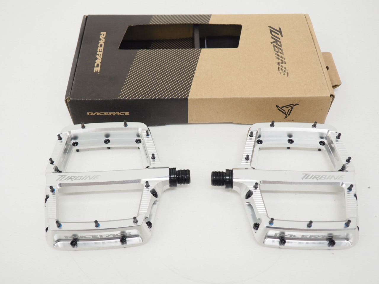 New! Race Face Turbine Platform MTB Mountain Bike Pedals – Silver Chrome 2026