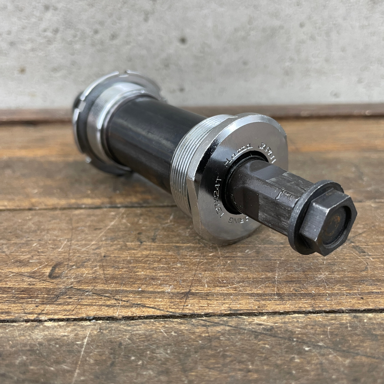 Vintage Hatta Japan Bottom Bracket Sealed English Thread Zero Offset 123 68