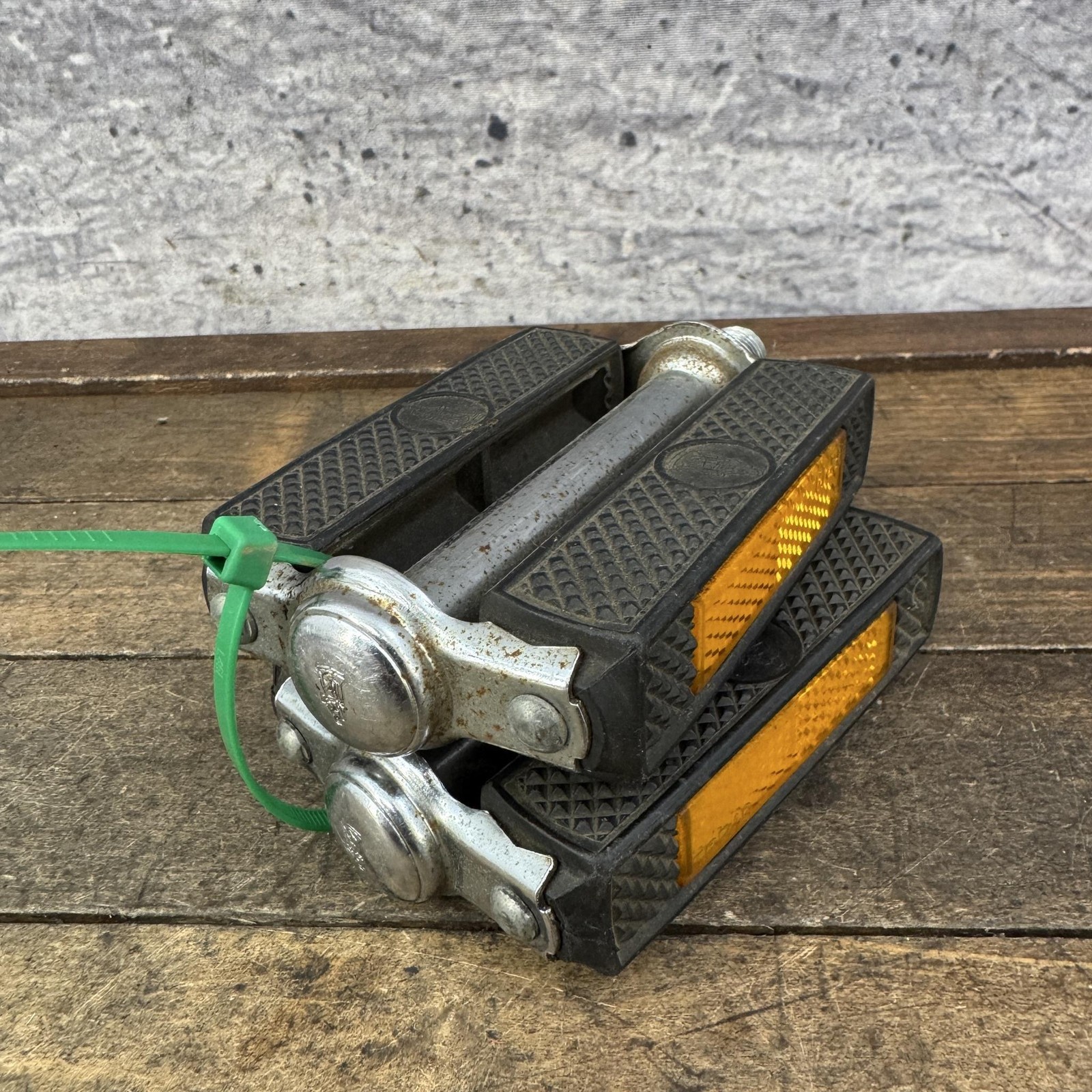 Vintage Raleigh Block Bike Pedals 9/16 Black Reflector Platform Pair 598g