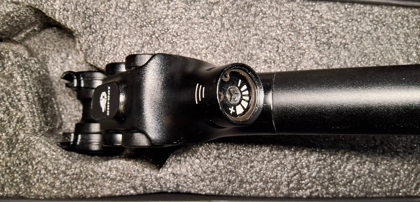 SAFORT USS-SP28 Suspension Seatpost, 30.9mm Tube Diameter, Adjustable Tension