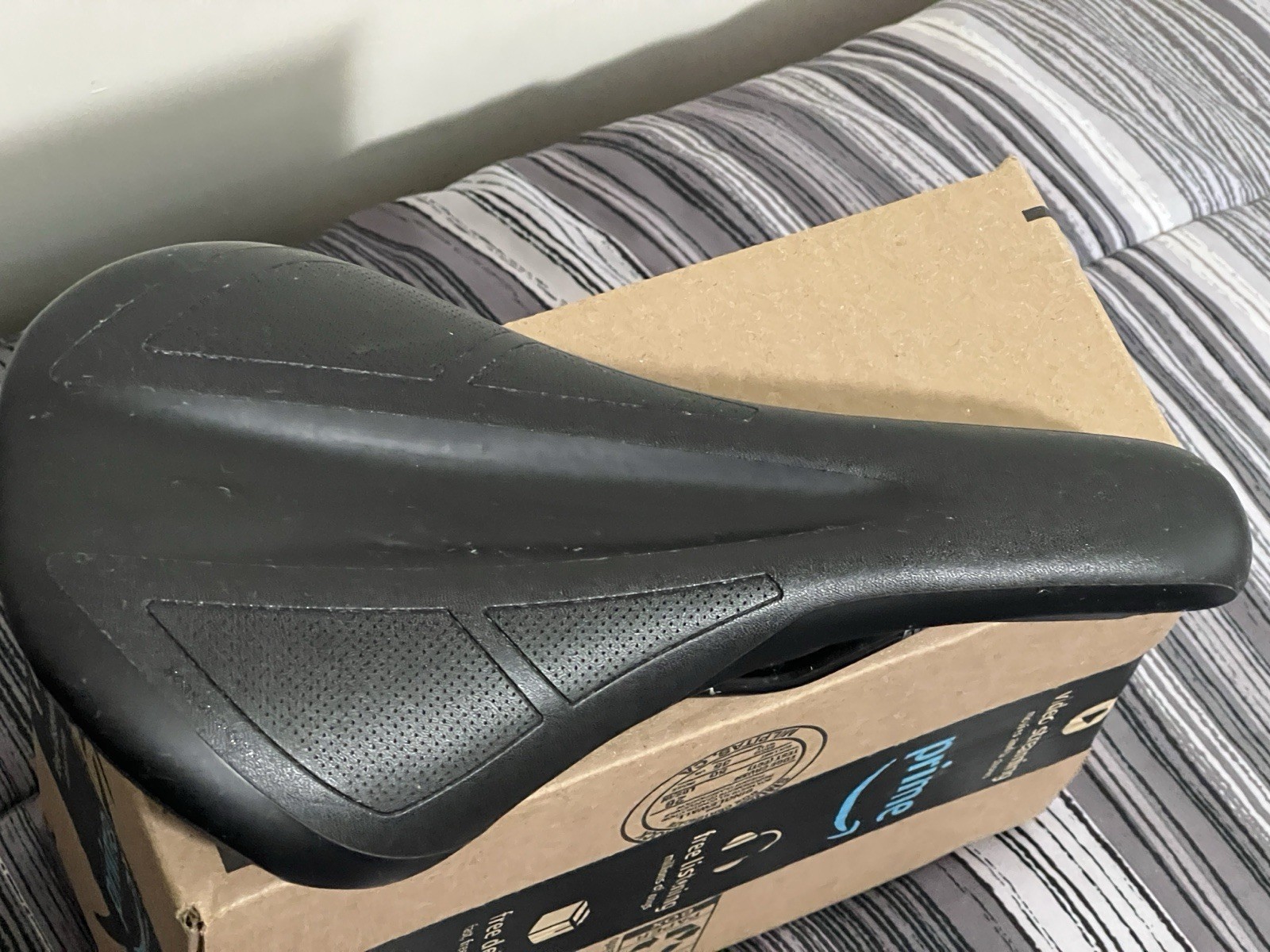Specialized Henge Black Bike Saddle Seat 143mm, 7×7 Titanium rails