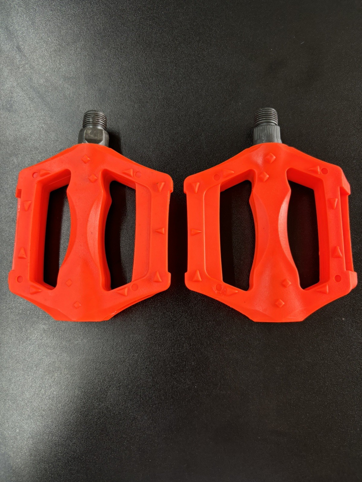 Resin Body Pedals 9/16″ NEON ORANGE